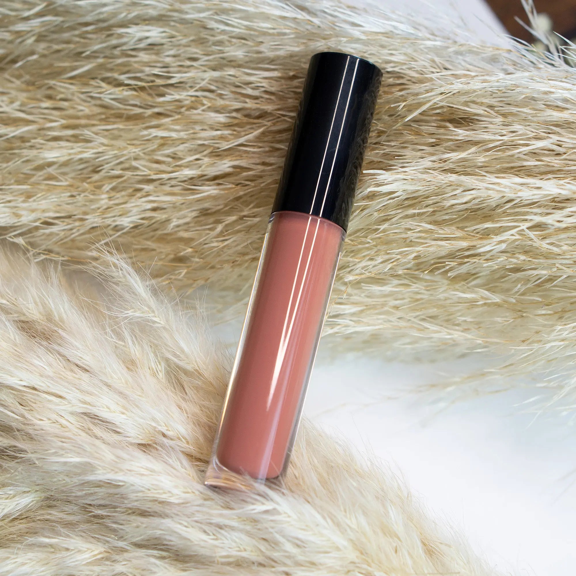 Brillo de Labios Nude: El Brillo Perfecto para Cualquier Ocasión.