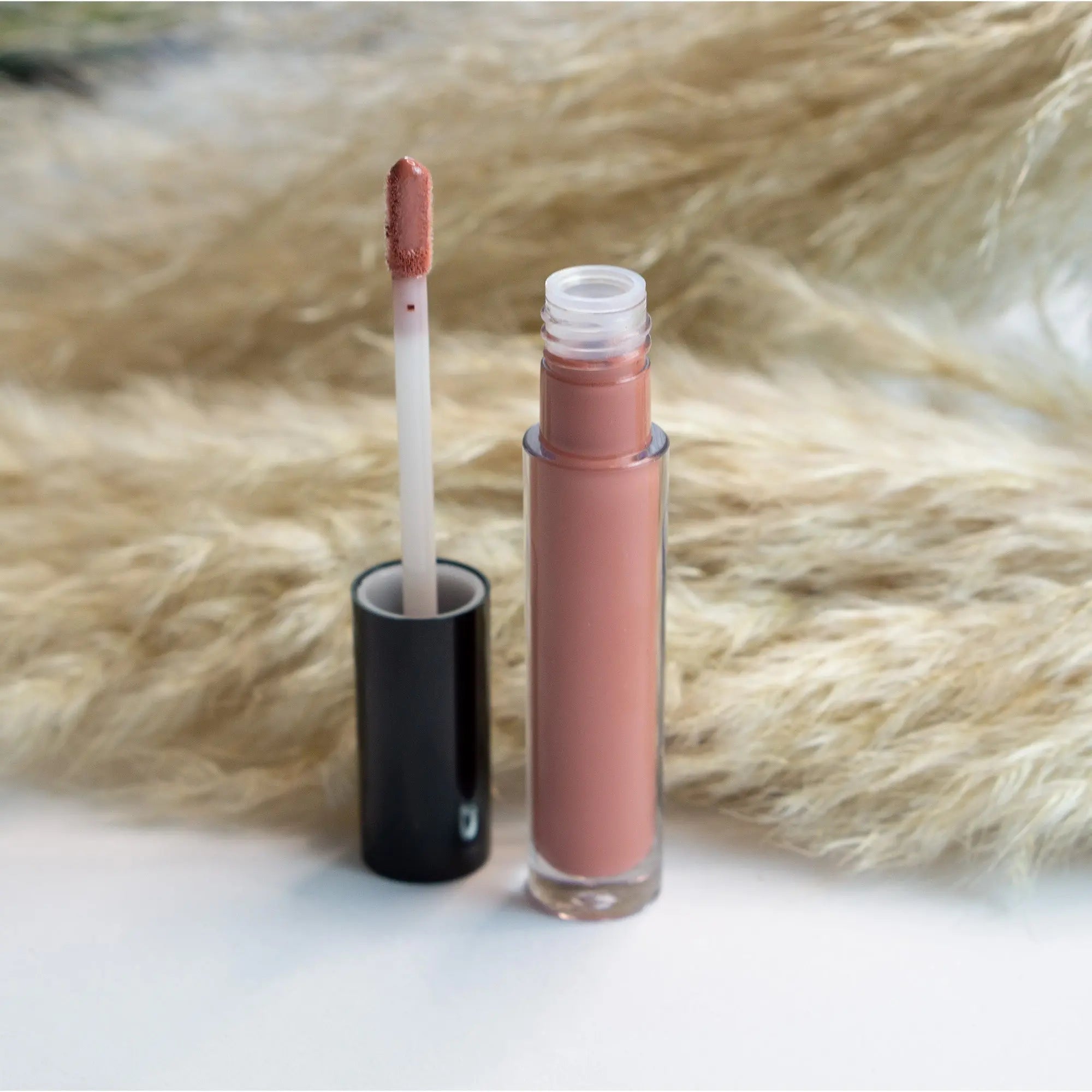 Brillo de Labios Nude: El Brillo Perfecto para Cualquier Ocasión.